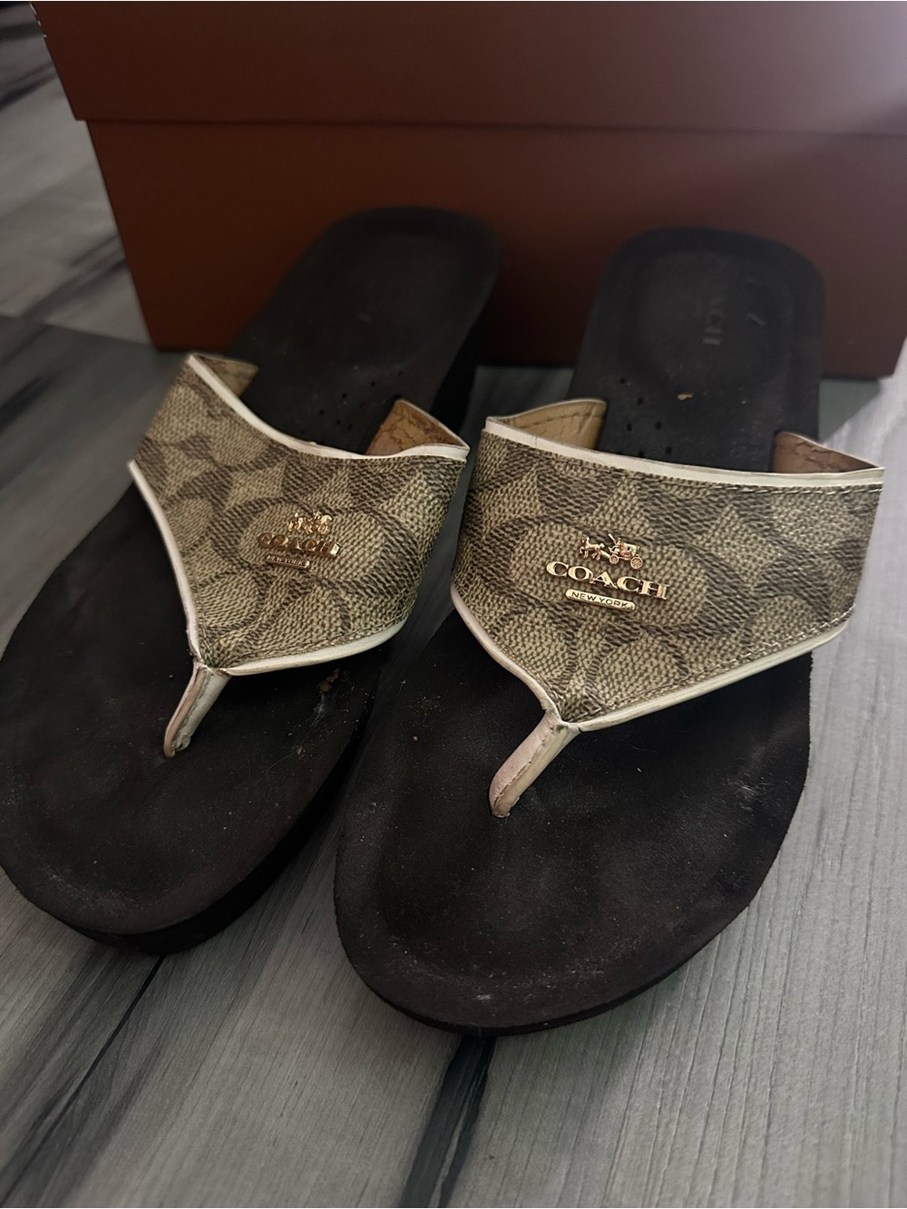 Coach Signature C Logo Thong Sandals Flip Flops